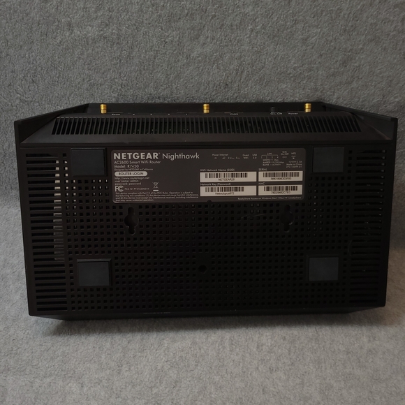 NETGEAR WiFi Router AC2600 - Picture 8 of 9